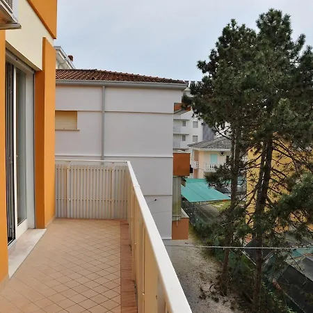 Welcoming Family Flat Near Thermae شقة