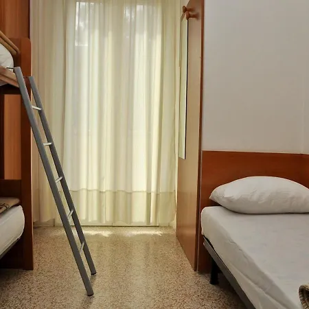 Delightful Flat For 8 Guests In - Beahost Apartment *